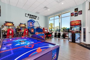 House (5 Bedrooms) | Property amenity