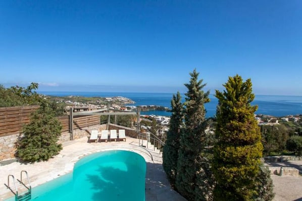 حمّام سباحة خارجي