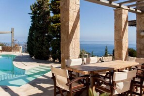 Outdoor dining - Thomais Villas Estate | Sea View & Private Pool (Agia Pelagia)