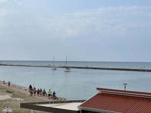 Una playa cerca
