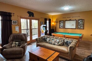 Smart TV, fireplace, DVD player