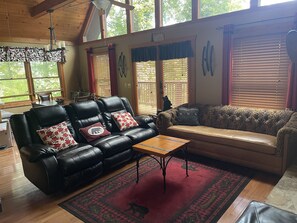 Smart TV, fireplace, DVD player