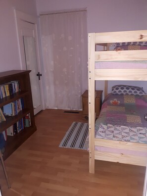 2 bedrooms, desk, free WiFi, bed sheets