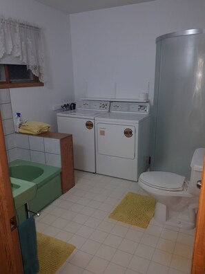 Bathtub, towels, soap, shampoo