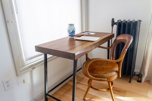 Habitación estándar | Ropa de cama de alta calidad y decoración individual