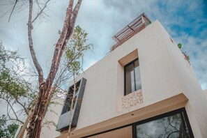 Exterior detail - CASA CAMEL | PRIVATE LUXURY VILLA | FITS 10 | POOL | ROOFTOP | 100M FIBER (Tulum)