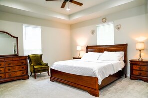 3 habitaciones, caja de seguridad en la habitación y escritorio 