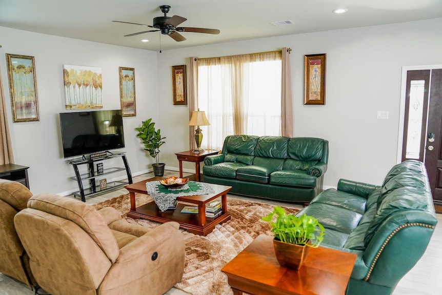 Clean & Cozy New Home, 30 Mins To George Bush Intl/ Downtown 5 Mins To Woodlands - Spring, TX
