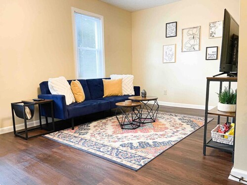 * Cozy 2 bedroom home with 2 TV’s *