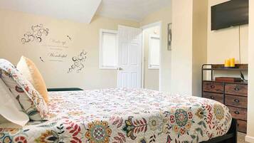 2 soveværelser, skrivebord, strygejern/strygebræt, weekendseng