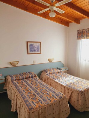 Basic Double or Twin Room, 2 Single Beds - Hotel El Cid (Puerto Madryn)