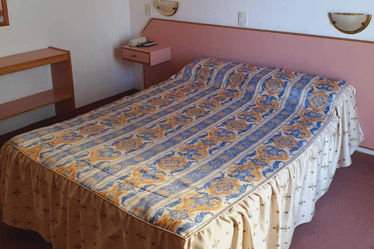 WiFi (free), bed sheets