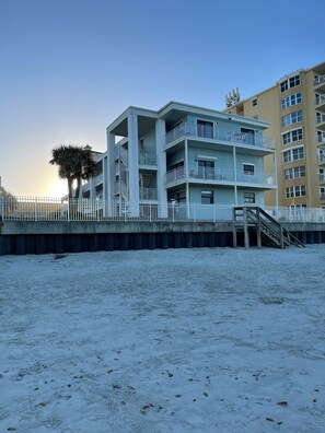 Picture of the condo building from the beach  - On the beach, 1 bed/1bath condo, w/d, full kitchen (New Smyrna Beach)