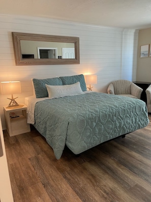Queen size tempur pedic adjustable bed  - On the beach, 1 bed/1bath condo, w/d, full kitchen (New Smyrna Beach)