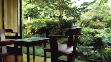 Tempat makan outdoor