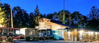 Lakeside Breeze, 7ppl Private Patio, walk to beach