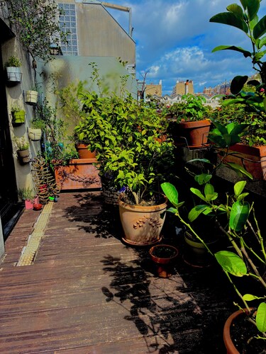 Family duplex 135m2 with terrace near shops and metro station