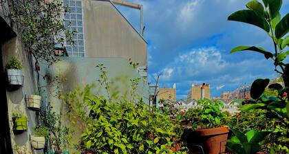 Family duplex 135m2 with terrace near shops and metro station