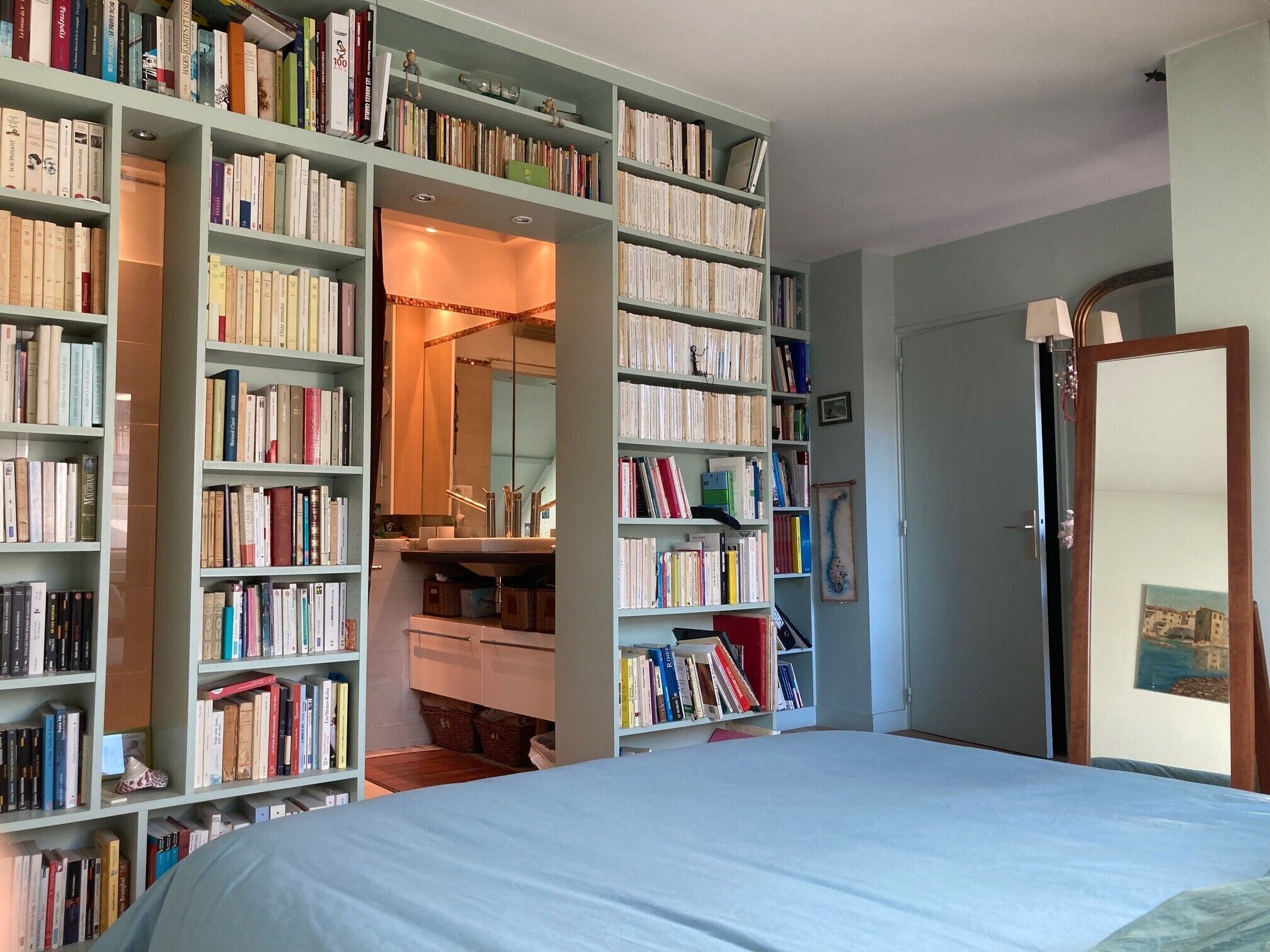 4 bedrooms, desk, iron/ironing board, WiFi