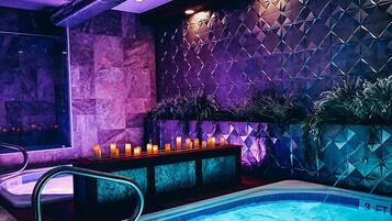 Couples treatment room(s), sauna, hot tub, steam room