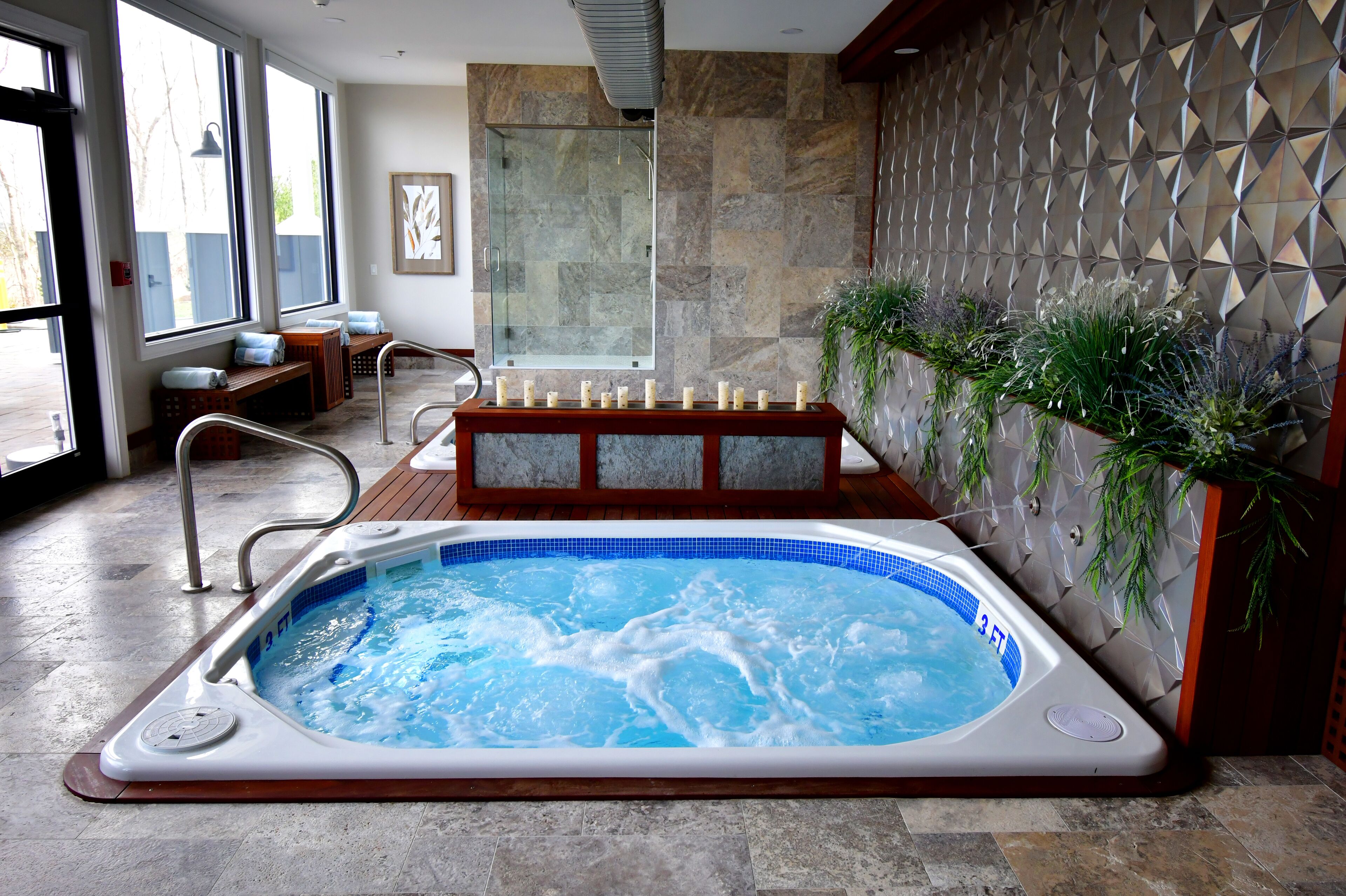 Indoor spa tub