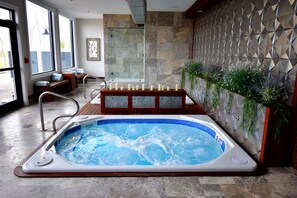 室内 SPA 浴缸