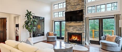 Laurel Ridge Modern Cabin | Living area