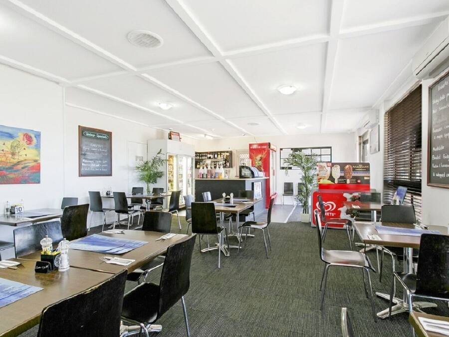 Abendessen, Blick auf den Garten