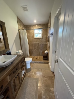 Shower, hair dryer, towels, toilet paper - Rocky Creek Waterfront (Steinhatchee)