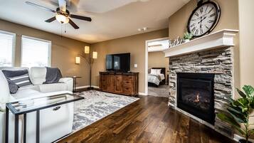 Smart TV, fireplace, ping pong