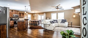 Luxury Home with Entertainment Room & Pool Table