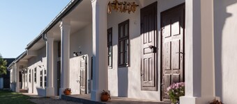 Romantic apartment in historic Streckhof, 1200sqm garden, wine-growing area