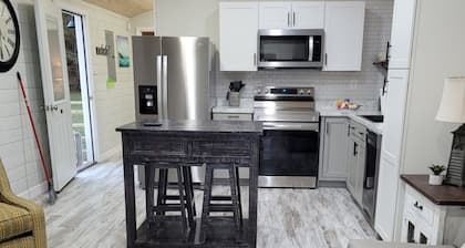 Crossroads to Pickwick Cabin SMOOTH SAILING