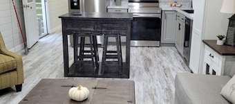 Crossroads to Pickwick Cabin SMOOTH SAILING