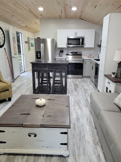 Crossroads to Pickwick Cabin SMOOTH SAILING