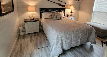 Crossroads to Pickwick Cabin SMOOTH SAILING