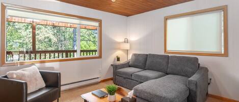 Smart-TV, Bücher, Stereoanlage