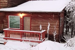 Exterior - Central ANC Creekside Retreat: Direct Trail Access (Anchorage)