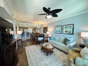 Smart-TV, DVD-spiller og bøker