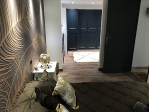 4 slaapkamers, een strijkplank/strijkijzer, gratis wifi, beddengoed