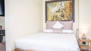 2 habitaciones, escritorio, tabla de planchar con plancha y wifi gratis