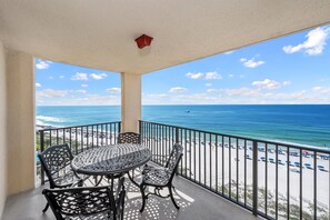 Outdoor dining - Phoenix V 1016 | Splash Pad! | Beachfront | Private Balcony | Beach Getaways (Orange Beach)