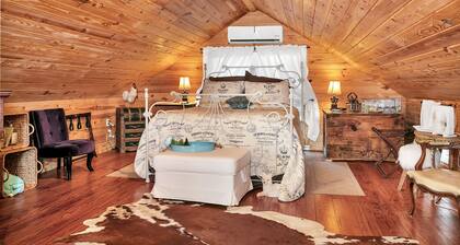 1/1 Loft | Queen Bed | Fire-pit | Pet Friendly w/ fee