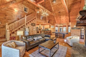 TV, caminetto, tavolo da calcetto, tavolo da ping pong