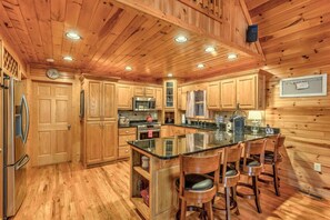 Fridge, microwave, oven, stovetop - Love You Deerly - Stream on property | Ping pong | Screened Porch | Firepit (Morganton)