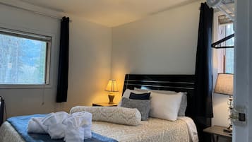 2 bedrooms, iron/ironing board, free WiFi, bed sheets