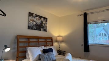 2 slaapkamers, een strijkplank/strijkijzer, gratis wifi, beddengoed