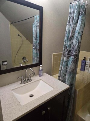 Shower, hair dryer, towels - Grandma's Private Room and Bath - DISCOUNTS ON TOURS (Juneau)