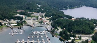 Biker's Bungalow - Near Mendenhall Glacier and Auke Bay Offering DISCOUNT ON TOURS!