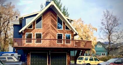 Sand Lake Jewel - Near Airport, Shopping and the Best Sushi in Town!